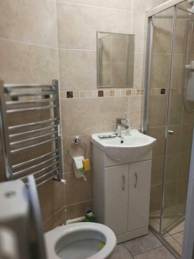 Rest Room Near To Heathrow Airport Ashford  외부 사진